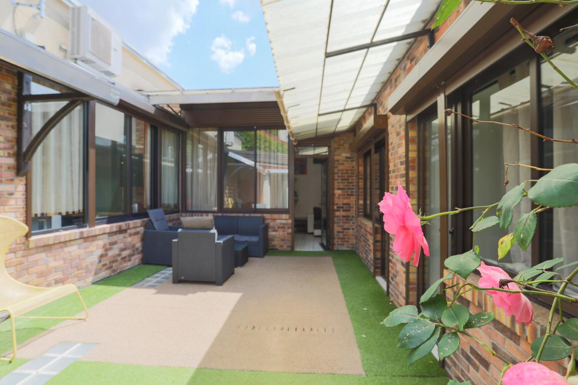 Paris East Side Lodge Pantin Exterior foto